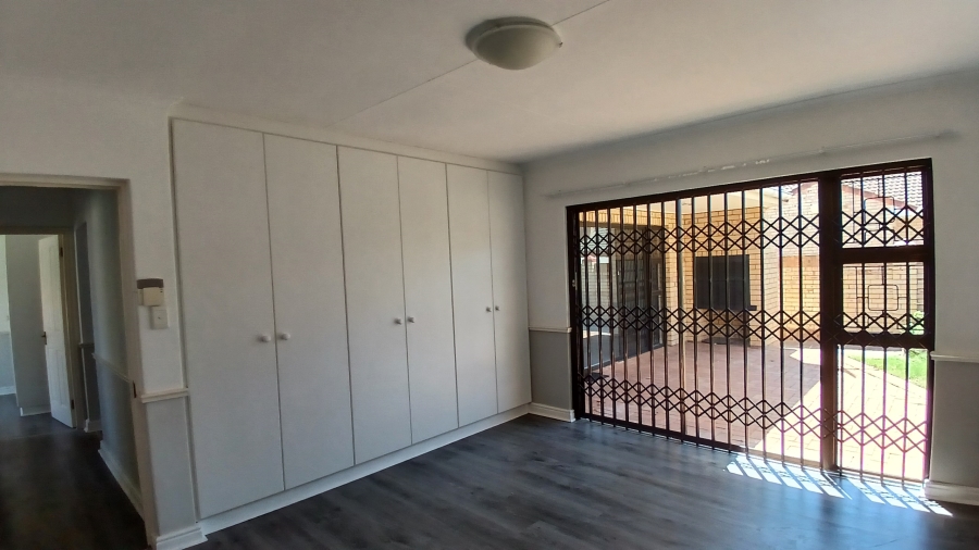 To Let 3 Bedroom Property for Rent in Summerstrand Eastern Cape